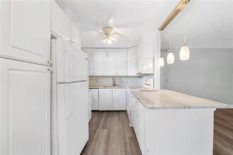 220 Seville Dr in Delray Beach, FL - Building Photo - Building Photo