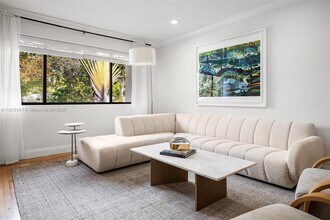 670 NE 73rd St in Miami, FL - Foto de edificio - Building Photo