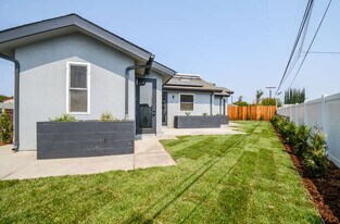 6402 Kenwater Pl in West Hills, CA - Building Photo