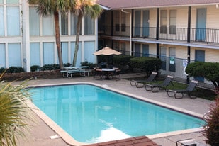 Whispering Oaks Apartments in Lafayette, LA - Building Photo