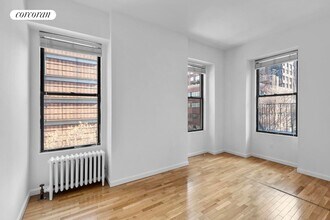 100 W 67th St in New York, NY - Building Photo - Building Photo