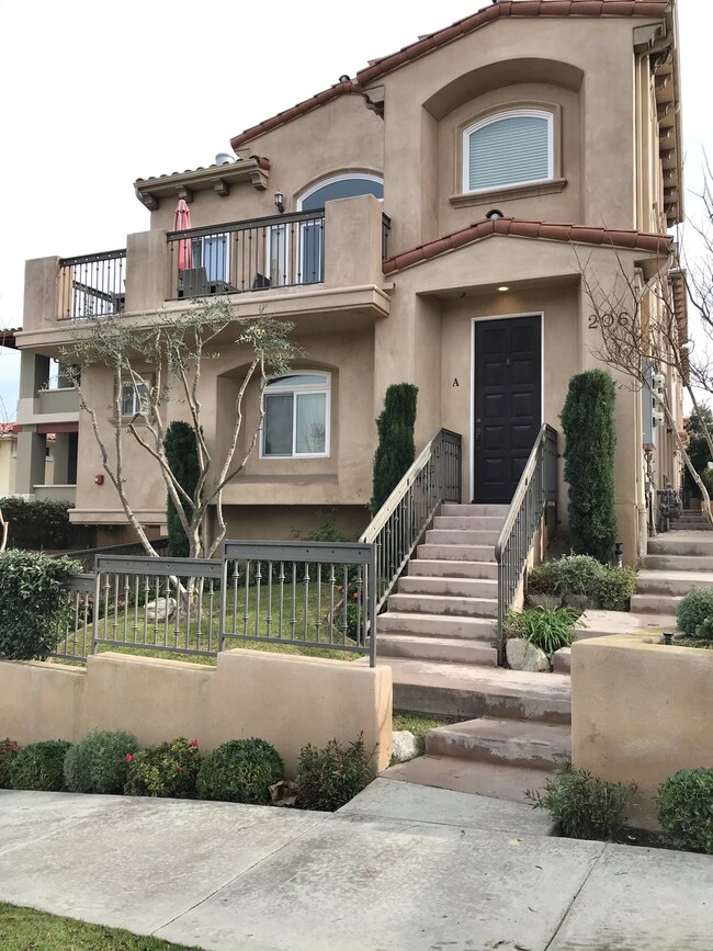 206 S Lucia Ave in Redondo Beach, CA - Building Photo - Building Photo