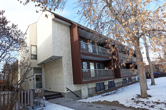 1113 37 St in Calgary, AB - Building Photo - Building Photo