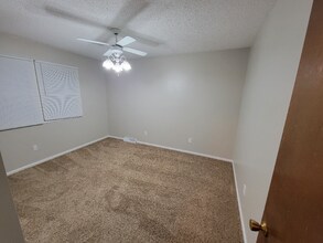 1021 SE Uehlamar Dr in Ankeny, IA - Building Photo - Building Photo