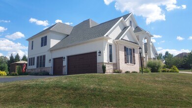 1295 Needham Cir E in York, PA - Building Photo - Building Photo