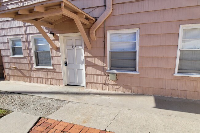 732 Emerald St in San Diego, CA - Foto de edificio - Building Photo