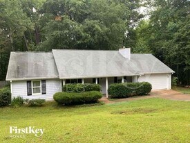 388 Scenic Ln in Auburn, GA - Building Photo