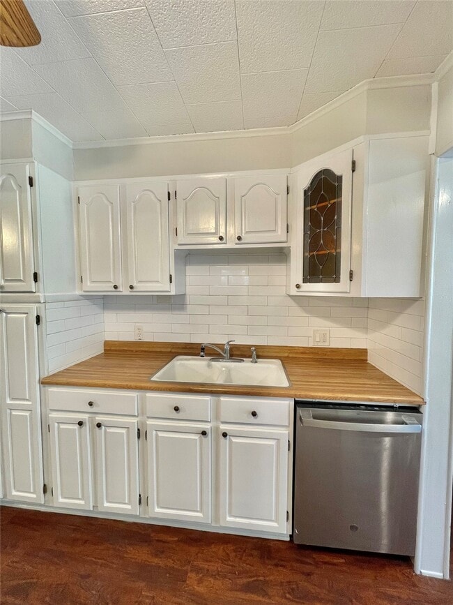 property at 1112 Southampton Dr