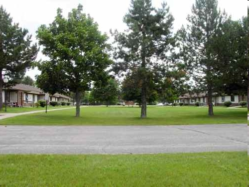 Oak Leaf Manor in Lewiston, MI - Foto de edificio - Building Photo