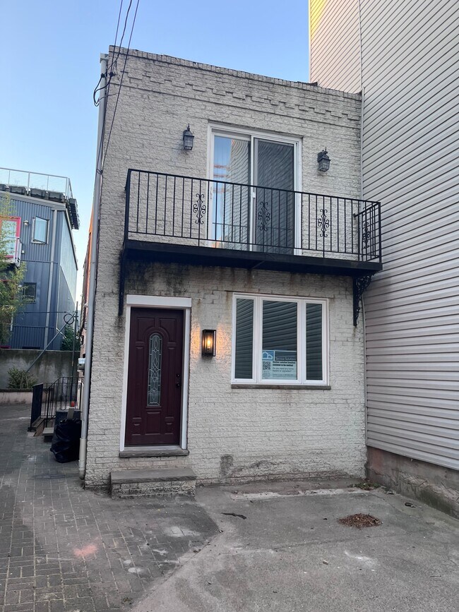 1238 Ellsworth St, Unit 1st Floor in Philadelphia, PA - Building Photo - Building Photo