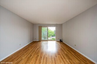 1112 Castilian Ct in Glenview, IL - Building Photo - Building Photo