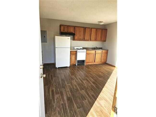 905 E 5th St in Blue Earth, MN - Building Photo - Building Photo