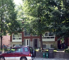 75 Kenneth Ave in Toronto, ON - Building Photo