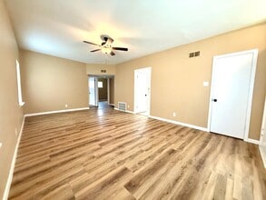 1535 N Jackson Ave in University City, MO - Foto de edificio - Building Photo