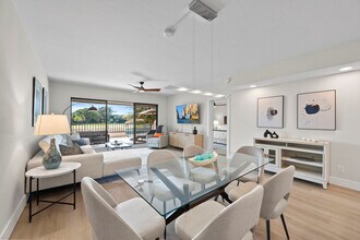 6360 Pelican Bay Blvd in Naples, FL - Building Photo - Building Photo