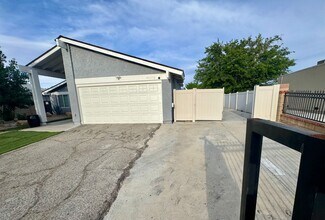 42810 Yew St in Lancaster, CA - Building Photo - Building Photo