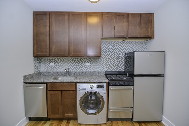 555 W Arlington in Chicago, IL - Foto de edificio - Building Photo