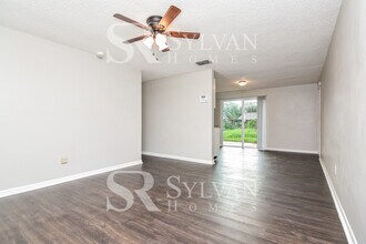 3706 Meadowbreeze Dr in Tampa, FL - Building Photo - Building Photo