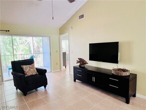 5685 Whitaker Rd in Naples, FL - Building Photo - Building Photo