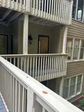 102 Bainbridge Dr, Unit Heritage Oaks in Atlanta, GA - Foto de edificio - Building Photo