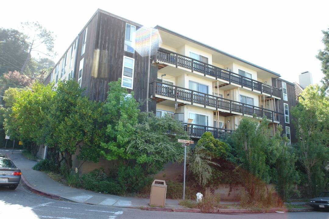 2 Panoramic Way in Berkeley, CA - Building Photo