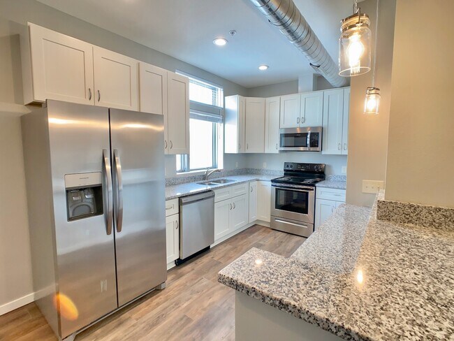 207 E 4th St, Unit 21 in Albert Lea, MN - Building Photo - Building Photo