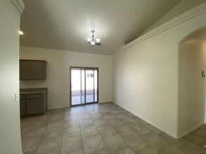 1704 Los Angeles St in Kingman, AZ - Building Photo - Building Photo