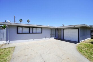 6548 Stoneman Dr in North Highlands, CA - Foto de edificio - Building Photo