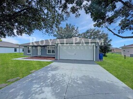 210 Manatee St in Ft. Myers, FL - Building Photo