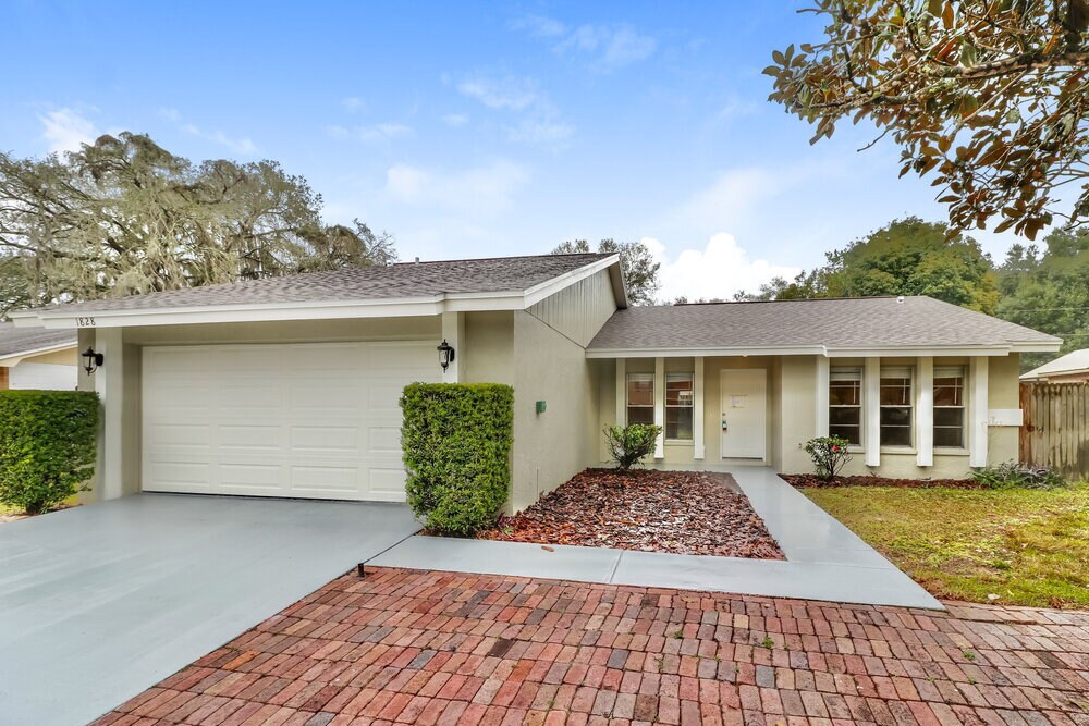 1828 Craven Dr in Seffner, FL - Foto de edificio