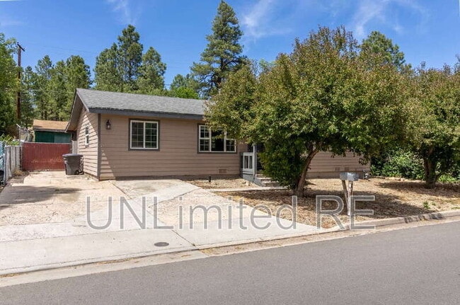 216 E Zuni Dr in Flagstaff, AZ - Building Photo - Building Photo