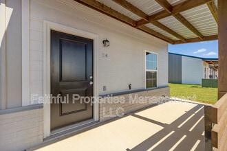 21579 County Rd 2138 in Troup, TX - Foto de edificio - Building Photo