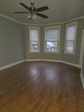 8445 S Marquette Ave, Unit 2 in Chicago, IL - Foto de edificio - Building Photo