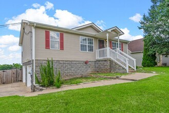 1493 McClardy Rd in Clarksville, TN - Building Photo - Building Photo