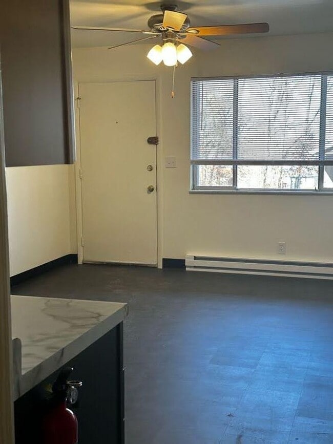 FAIRVIEW - AVAILABLE JULY 2024 in Bloomington, IN - Foto de edificio - Building Photo