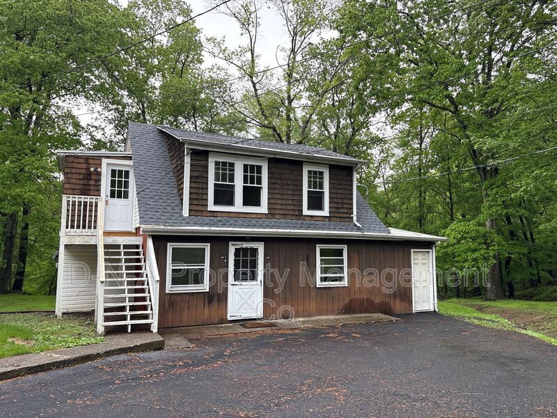 4036 Manor Dr in Stroudsburg, PA - Building Photo