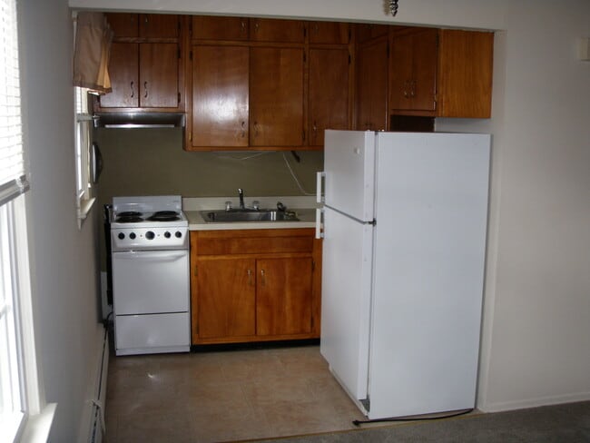 31 Pilgrim Trl, Unit 31-5 PILGRIM TRAIL in Woodbury, CT - Building Photo - Building Photo