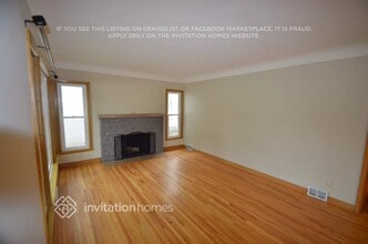 3058 NE Stinson Blvd in Minneapolis, MN - Foto de edificio - Building Photo