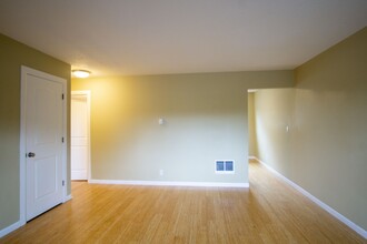 7544 N Ida Ave in Portland, OR - Building Photo - Building Photo