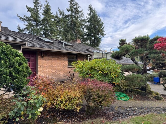 4056 134th Ave SE in Bellevue, WA - Building Photo - Building Photo