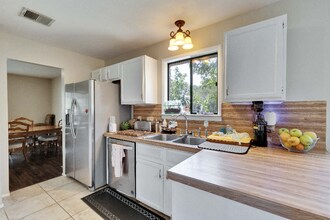 7601 Hawkeye Dr in Austin, TX - Building Photo - Building Photo