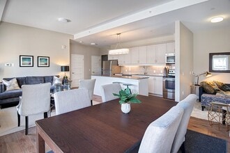 325 Lakeview Dr in Woodstock, ON - Building Photo - Building Photo
