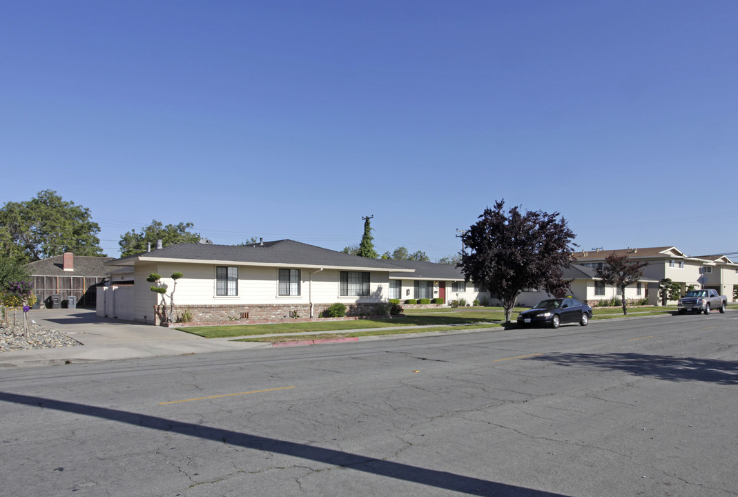 1000-1010 Iverson St in Salinas, CA - Building Photo