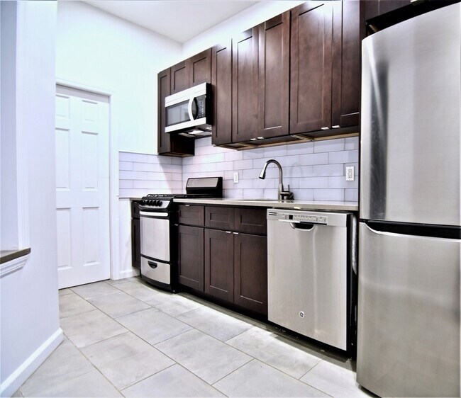 223 W 105th St Apartments and Nearby New York Apartments For Rent New