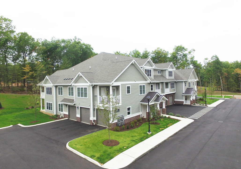 Highcroft Apartment Homes Phase II in Weatogue, CT - Building Photo