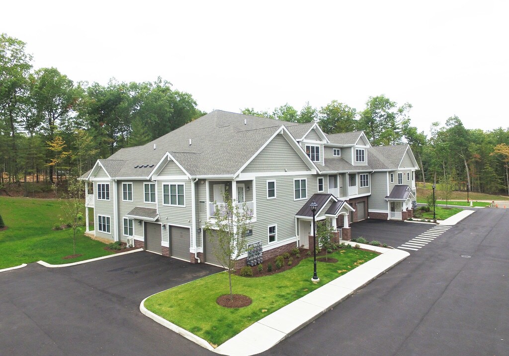 Highcroft Apartment Homes Phase II Weatogue, CT Apartments For Rent