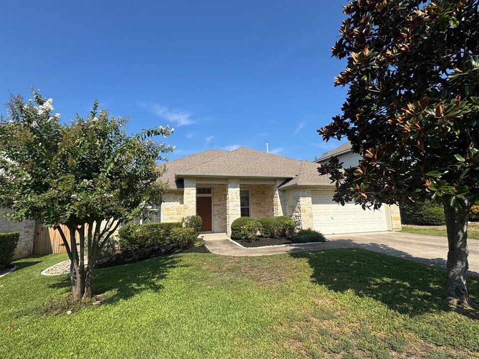 9820 Savannah Ridge Dr in Austin, TX - Building Photo