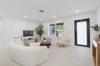 4330 NE 13th Ave in Oakland Park, FL - Building Photo - Building Photo