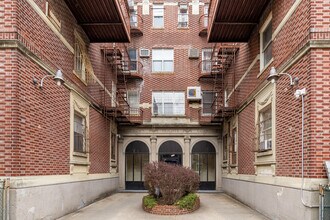 555 Crown St in Brooklyn, NY - Building Photo - Building Photo