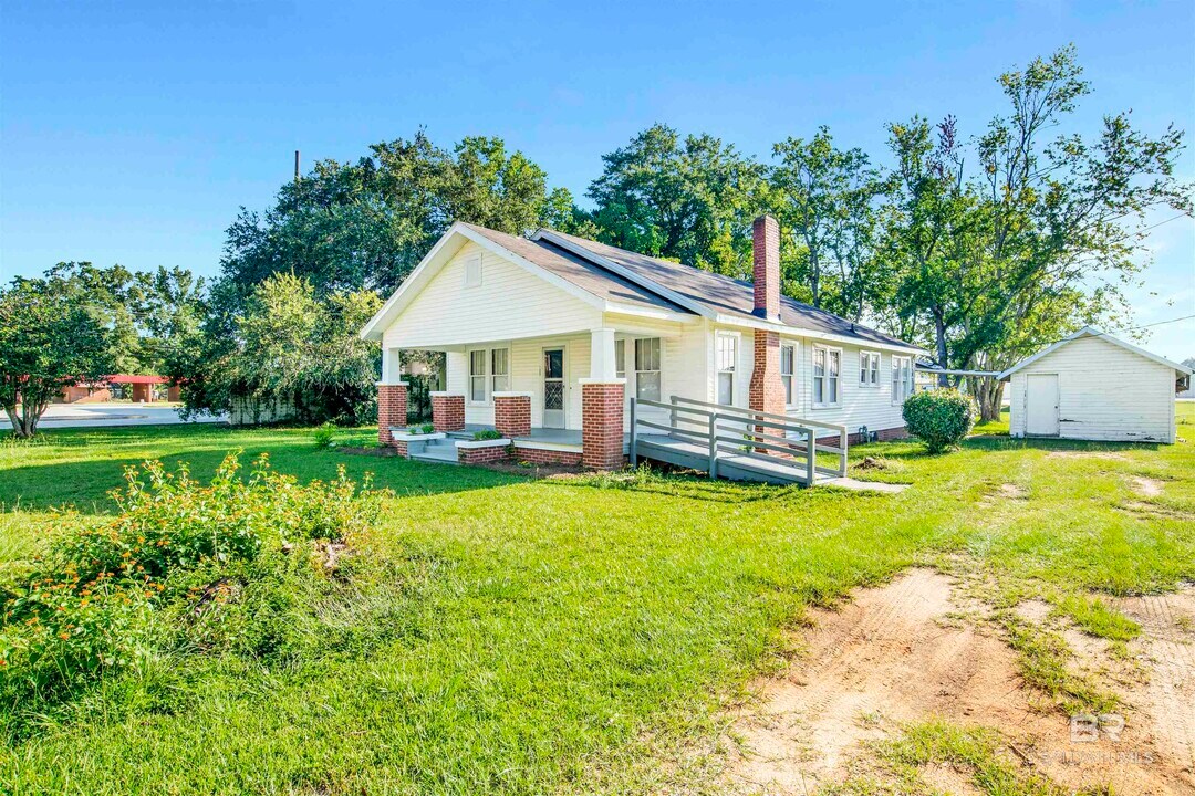 109 Armstrong Ave in Bay Minette, AL - Building Photo